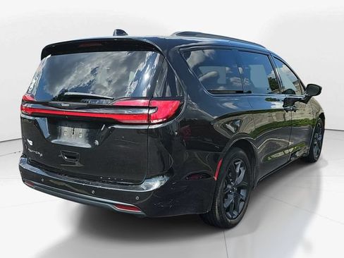 Used 2022 Chrysler Pacifica Touring-L w/ S Appearance Package FWD image 3