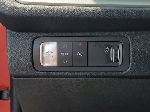 Used 2025 Chevrolet Traverse LT w/ Driver Confidence Package FWD image 8
