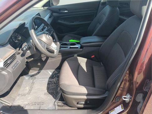 Used 2024 Nissan Altima 2.5 SV image 9