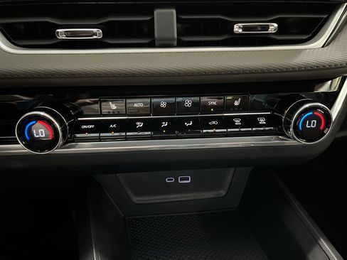 New 2026 Chevrolet Equinox LT w/ Convenience Package II FWD image 25