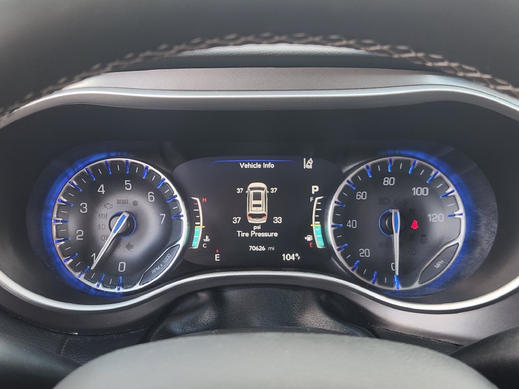 Used 2024 Chrysler Pacifica Touring-L FWD image 12