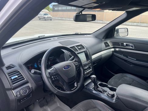 Used 2018 Ford Explorer XLT w/ Equipment Group 202A AWD/4WD image 35