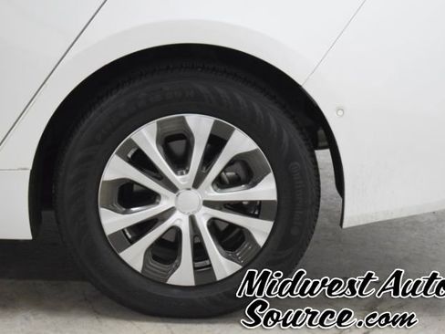 Used 2022 Toyota Prius L Eco image 8