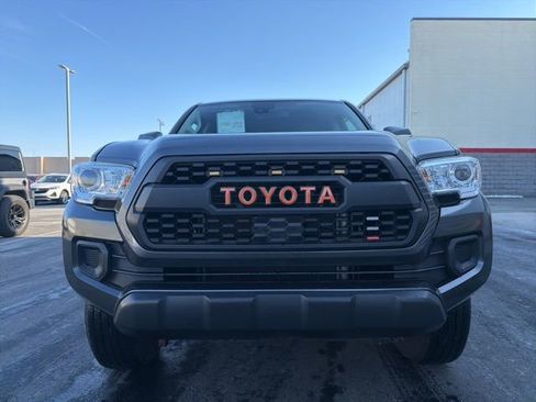 Used 2022 Toyota Tacoma SR image 2