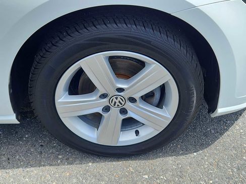 Used 2018 Volkswagen Golf SE FWD image 10