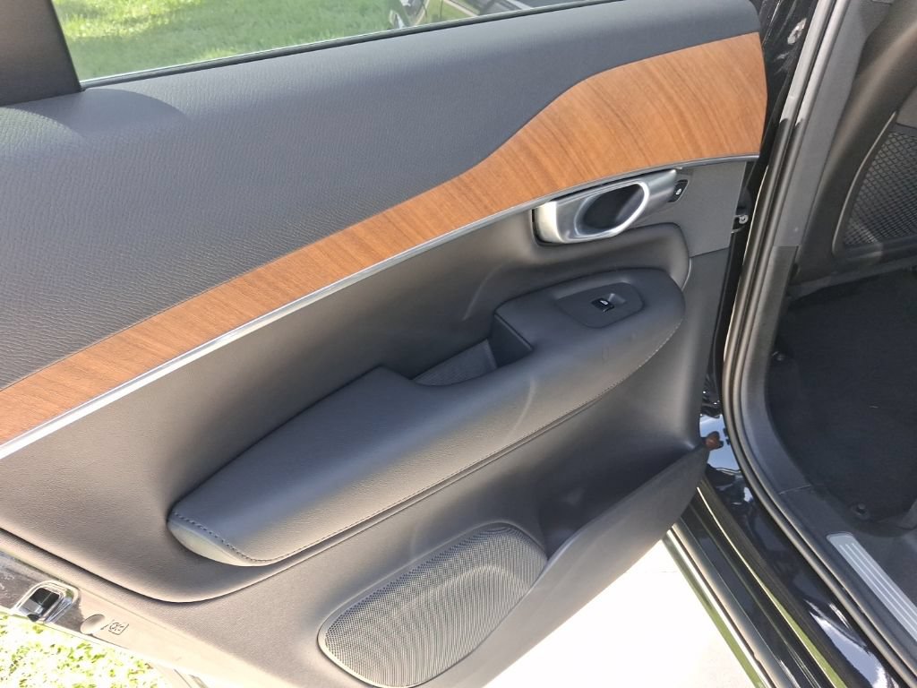 Certified 2024 Volvo XC90 B5 Plus w/ Protection Package Premier AWD/4WD image 11
