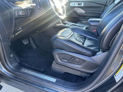 Used 2020 Ford Explorer Platinum w/ Premium Technology Package image 9