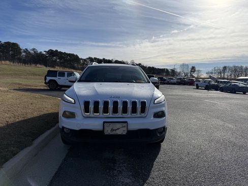 Used 2015 Jeep Cherokee Latitude w/ Comfort/Convenience Group image 8