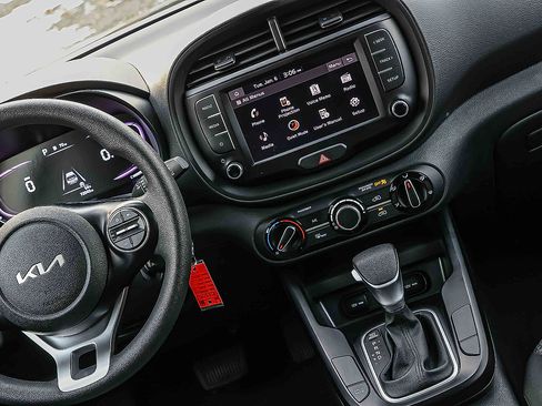 Certified 2023 Kia Soul LX w/ LX Technology Package image 19