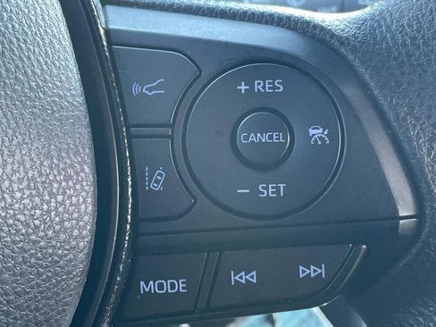 Used 2021 Toyota RAV4 LE FWD image 21