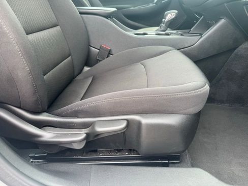 Used 2025 Chevrolet Malibu LT FWD image 17