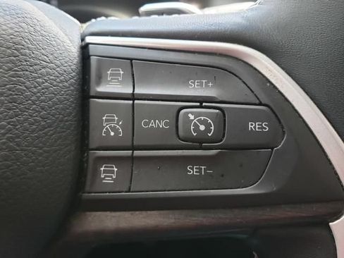 Used 2022 Jeep Grand Cherokee Limited AWD/4WD image 23