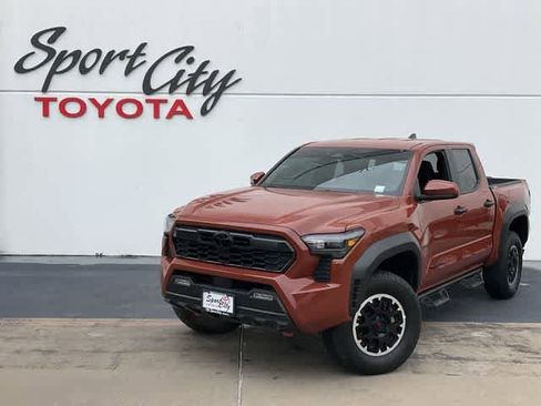 Certified 2025 Toyota Tacoma TRD Off-Road AWD/4WD image 1
