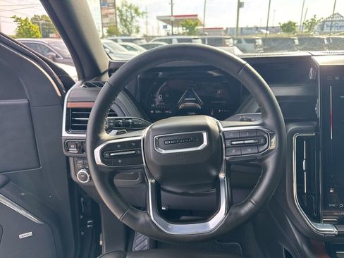 Used 2025 GMC Yukon XL Denali AWD/4WD image 14