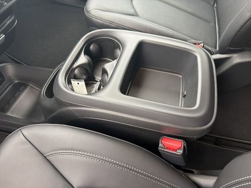 New 2026 Chrysler Pacifica Select FWD image 33