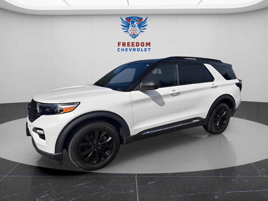 Used 2020 Ford Explorer XLT w/ Equipment Group 202A AWD/4WD image 2