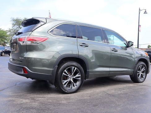 Used 2016 Toyota Highlander XLE AWD/4WD image 5