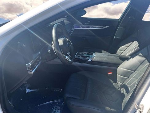Used 2023 BMW 740i image 17