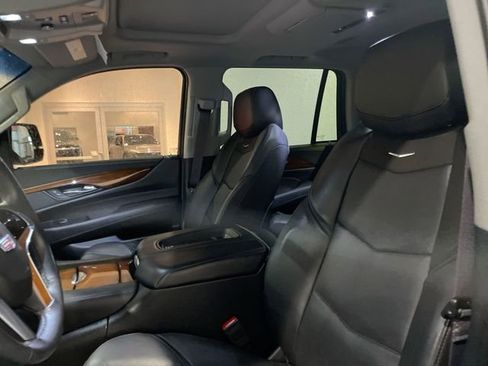 Used 2017 Cadillac Escalade Premium Luxury AWD/4WD image 9