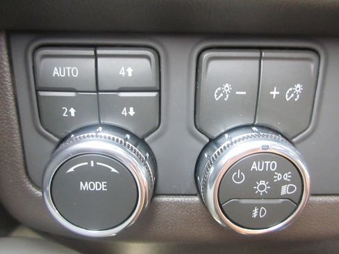 New 2026 GMC Yukon Elevation w/ Elevation Premium Package AWD/4WD image 17