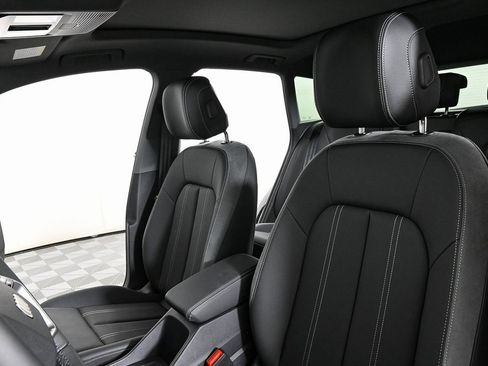 New 2025 Audi Q4 e-tron Prestige image 5