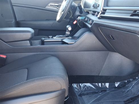 Used 2024 Kia Sportage LX image 32