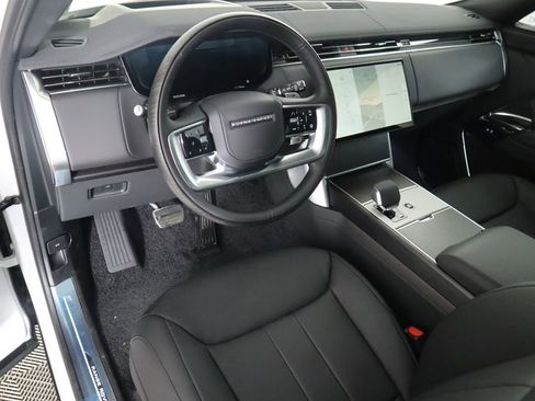 New 2026 Land Rover Range Rover Long Wheelbase SE AWD/4WD image 10
