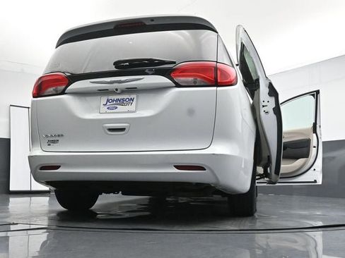 Used 2021 Chrysler Voyager Lxi FWD image 39