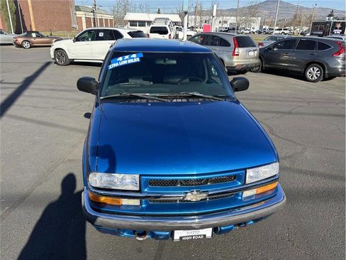 Used 2001 Chevrolet S10 Pickup LS w/ Cold-Climate Pkg image 8