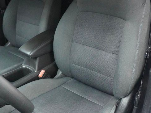 Used 2018 Chevrolet Cruze LT w/ Convenience Package FWD image 4
