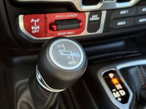 Used 2024 Jeep Wrangler Unlimited Sport AWD/4WD image 29