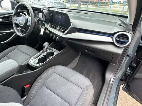 Used 2025 Chevrolet Trax LS w/ Driver Confidence Package FWD image 18