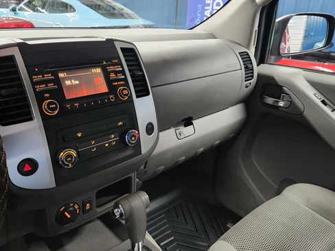 Used 2014 Nissan Frontier SV image 28
