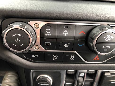 Used 2025 Jeep Wrangler Unlimited Sahara AWD/4WD image 12