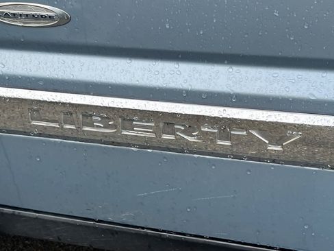 Used 2012 Jeep Liberty Sport image 7