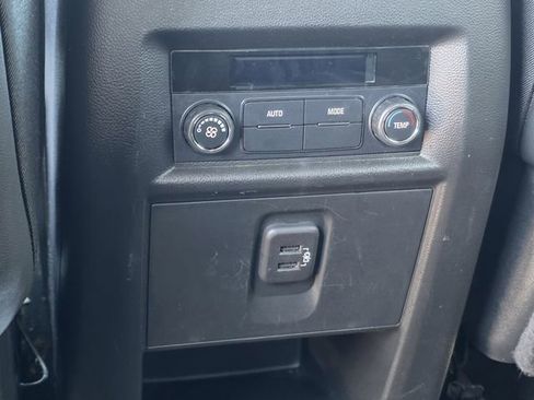 Used 2023 Chevrolet Traverse LT image 19