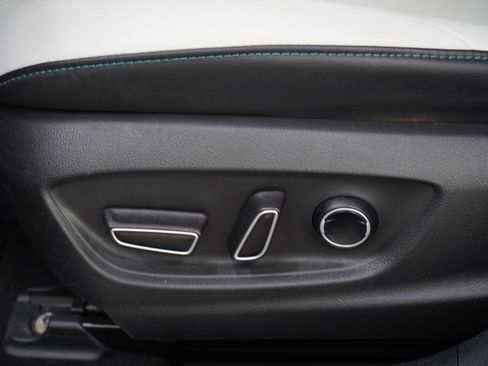 Used 2018 Toyota Prius Four w/ Advanced Technology Package FWD image 22