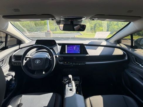 Used 2025 Toyota Prius XLE FWD image 15