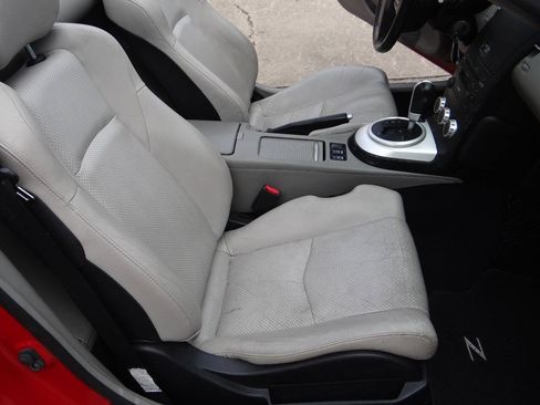 Used 2007 Nissan 350Z Touring RWD image 18