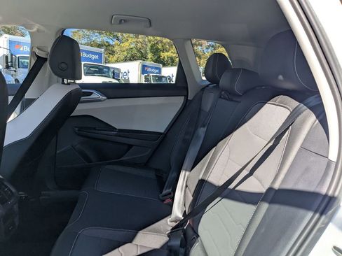 Used 2025 Volkswagen Taos SE image 24