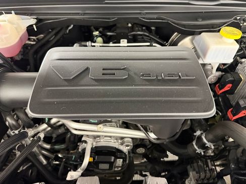 Used 2024 RAM 1500 Big Horn AWD/4WD image 32