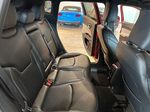 Used 2025 Jeep Compass Limited image 37