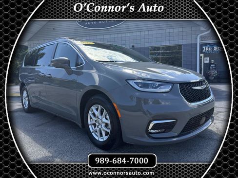 Used 2022 Chrysler Pacifica Touring-L w/ Uconnect Theater Family Group FWD image 1