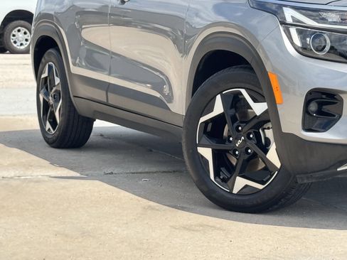 Used 2025 Kia Seltos S FWD image 12