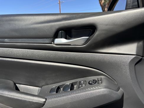 Used 2025 Nissan Altima 2.5 SV FWD image 20