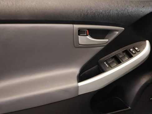 Used 2015 Toyota Prius Five image 9