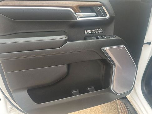 Used 2022 Chevrolet Silverado 1500 High Country w/ High Country Premium Package AWD/4WD image 11