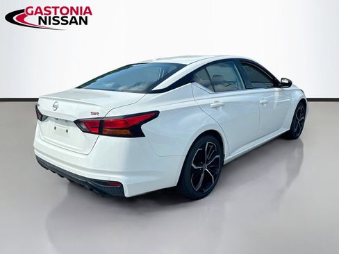 Used 2024 Nissan Altima 2.5 SR FWD image 7