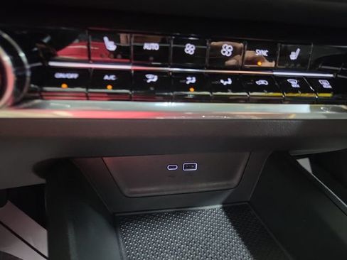 Used 2027 Chevrolet Equinox RS w/ LPO, Floor Liner Package FWD image 18