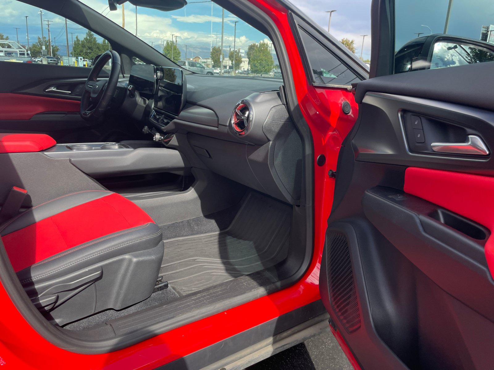 Used 2024 Chevrolet Equinox EV RS w/ Active Safety Package 3 FWD image 16